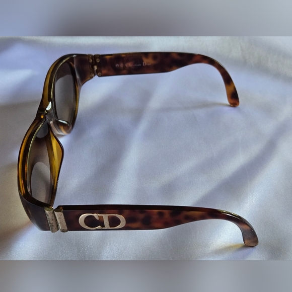 Christian Dior 2021A 11 Brown Tortoise Sunglasses - Picture 4 of 12